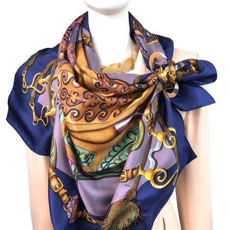 how to wear hermes scarf.